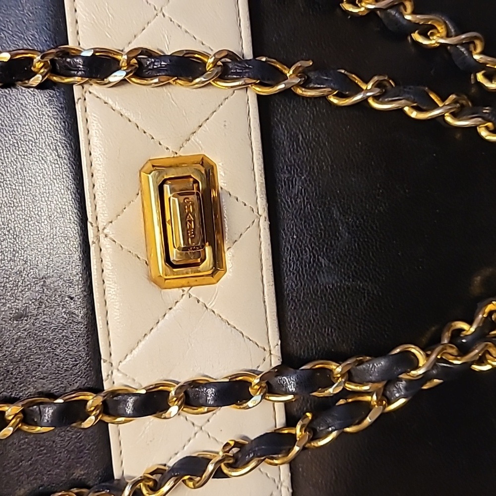 Vintage Chanel Bag - Picture 2 of 12